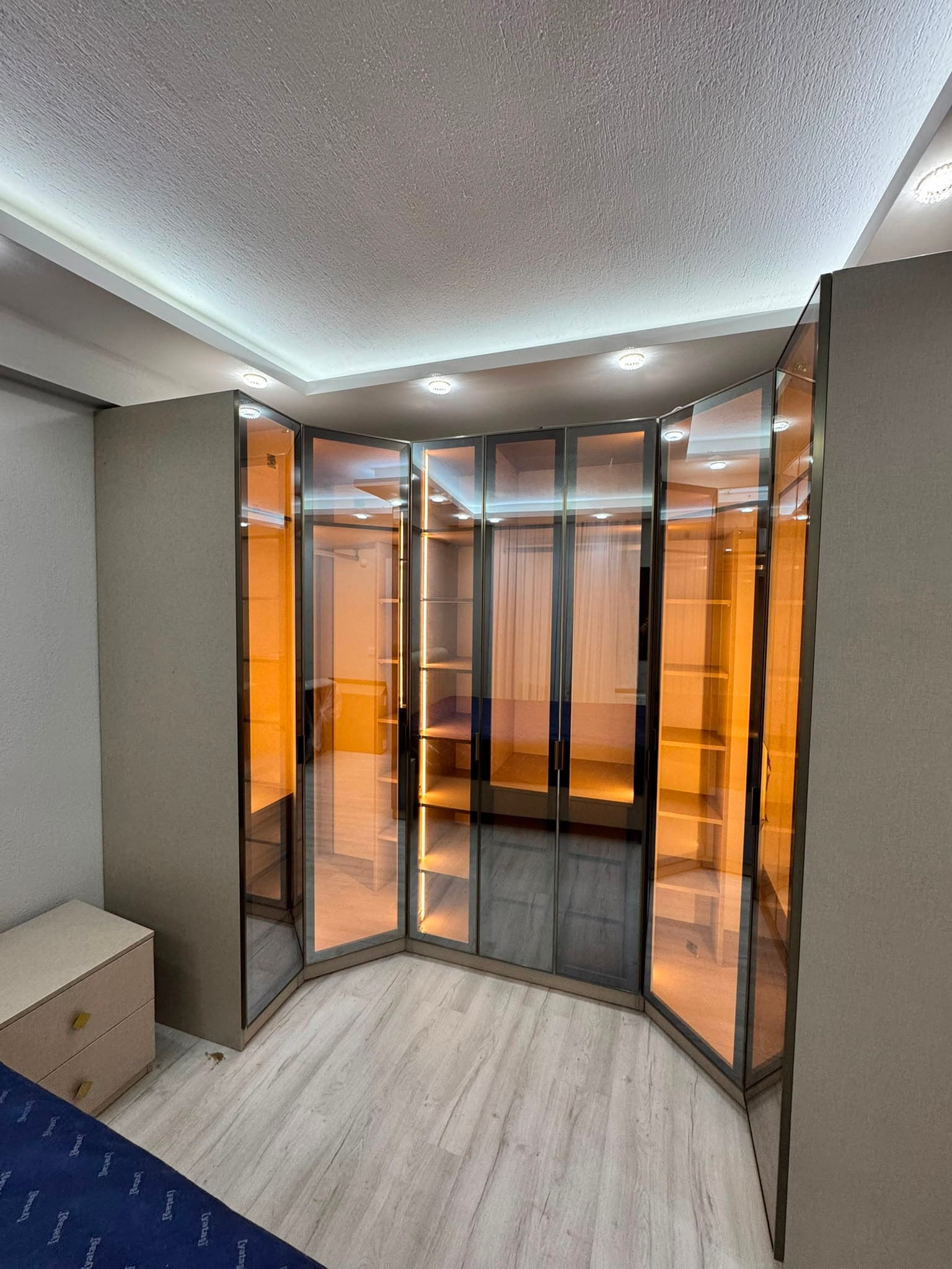 Walk-in Closet — Giyinme